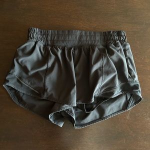 Lululemon Hotty Hot Low-Rise Lined Short 2.5”